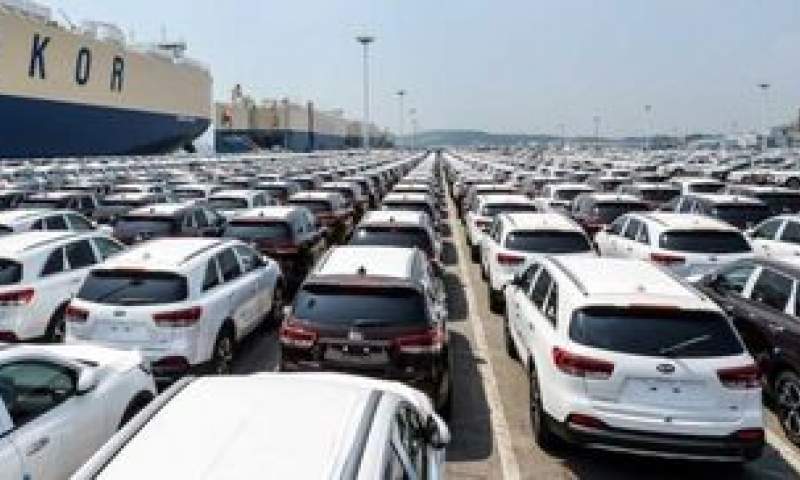 گلایه کیهان از حمایت دولتی ها از گران شدن قیمت خودرو