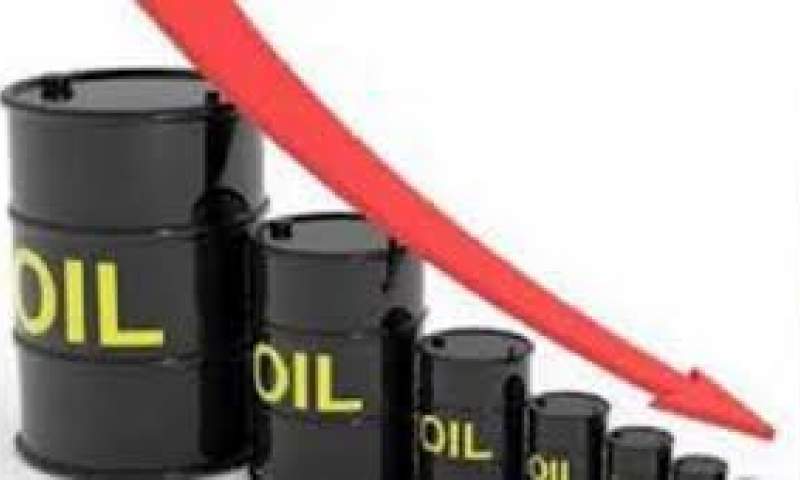 بدترین سقوط ماهانه قیمت نفت در ۶ ماه اخیر