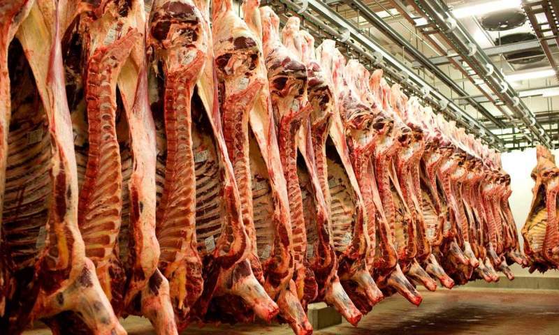 گوش‌بری دلالان در بازار گوشت