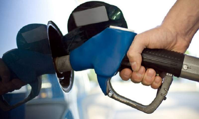کاهش ۱۰ میلیون لیتری متوسط روزانه مصرف بنزین در کشور