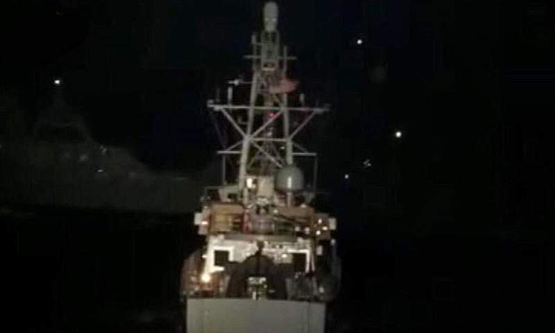 هشدار شبانه نیروی دریایی سپاه به ناوهای آمریکا در خلیج فارس و پاسخ آنها به زبان فارسی