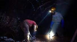 استخراج منگنز از اعماق زمین؛ دقایقی با کارگران معدن«ونارچ» قم
