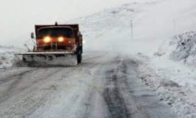 ریزش برف راه ارتباطی ۲۴۹ روستای الیگودرز را بست