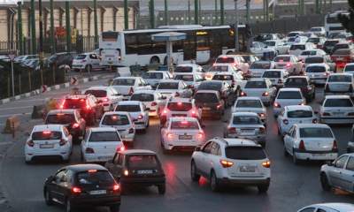 ترافیک سنگین در مسیر جنوب به شمال محور هراز/ تردد پرحجم خودرو در آزادراه تهران-قزوین