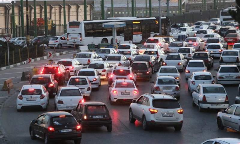 ترافیک سنگین در مسیر آزادراهی بین تهران و قزوین/تردد روان در جاده‌های شمال