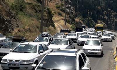 ترافیک سنگین در محورهای هراز و کندوان/باران در جاده‌های ۱۱ استان