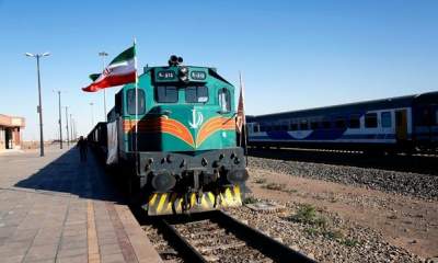 قطار جایگزین برای جابجایی مسافران قطار یزد - تهران اعزام شد