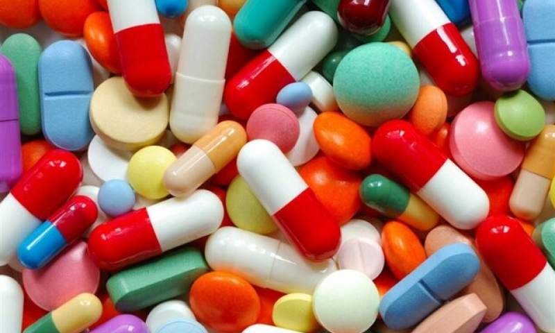 تعیین تکلیف داروهای بدون مجوز دپو شده با مذاکره وزرا