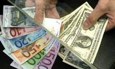 کاهش قیمت دلار و یورو در صرافی بانکی