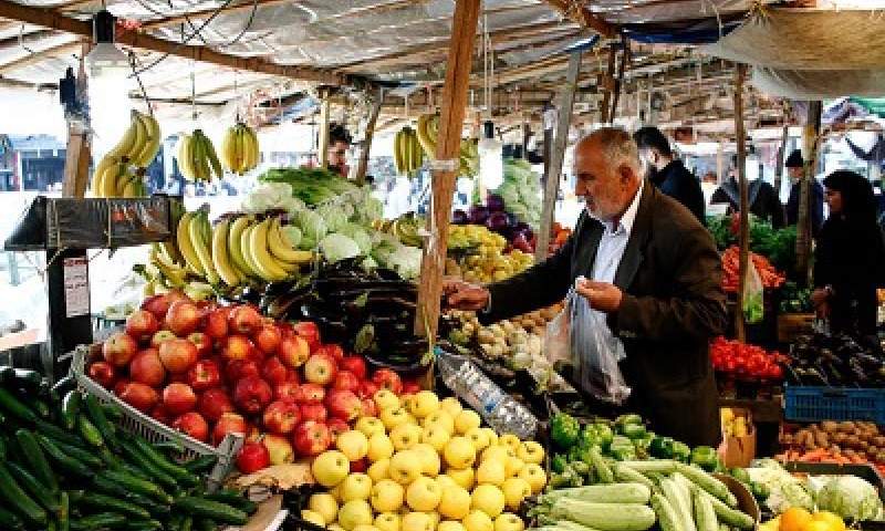 بازارچه های محلی همدان به عرضه کالاهای ایرانی ترغیب شوند.+عکس